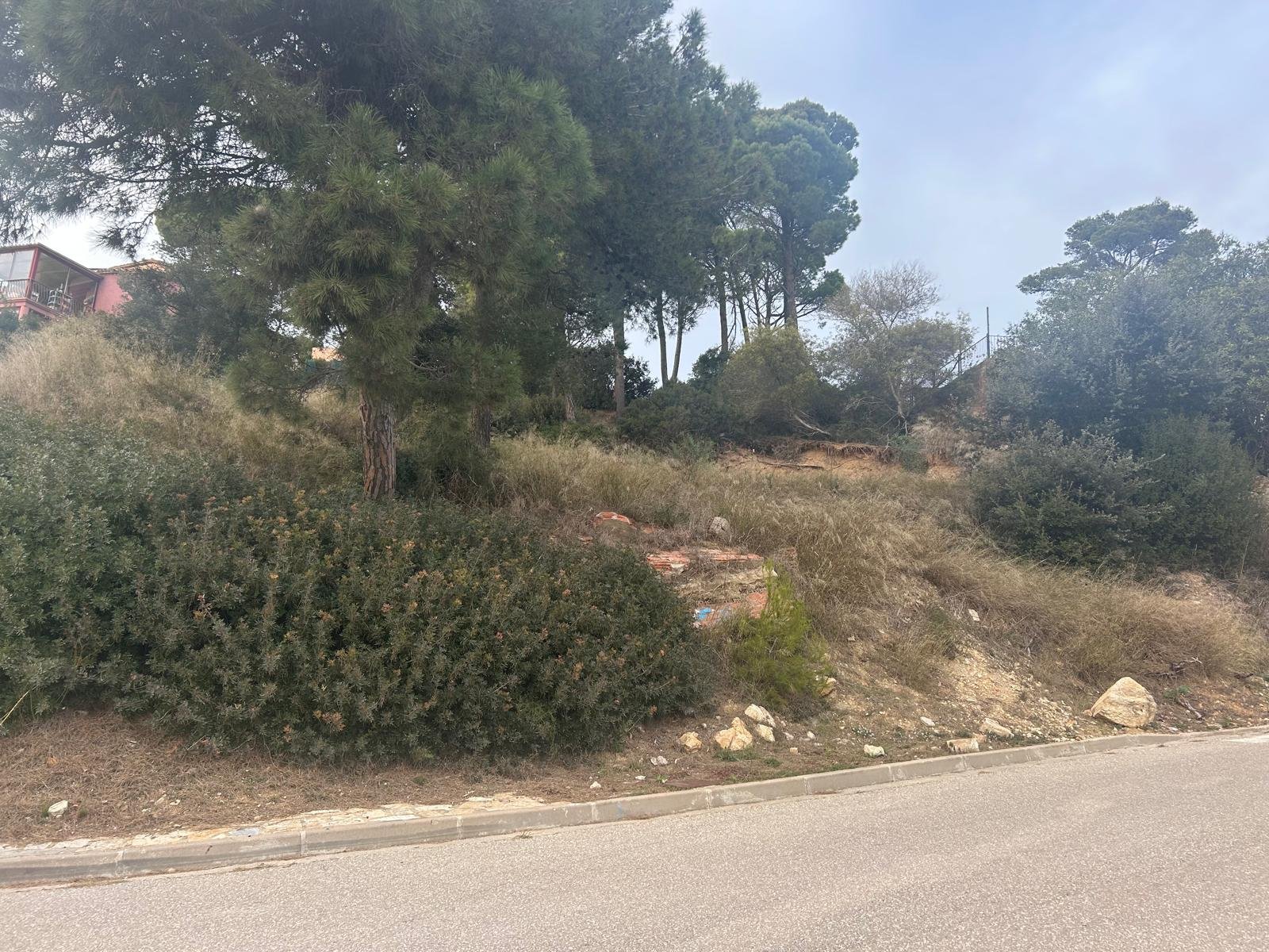 Terreny de 974 m² situat a Begur, ideal per a la construcció de dues cases