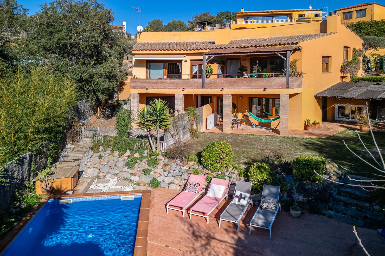 Oportunitat Exclusiva a Begur: Xalet amb 3 Habitatges, Piscina i Vistes al Bosc