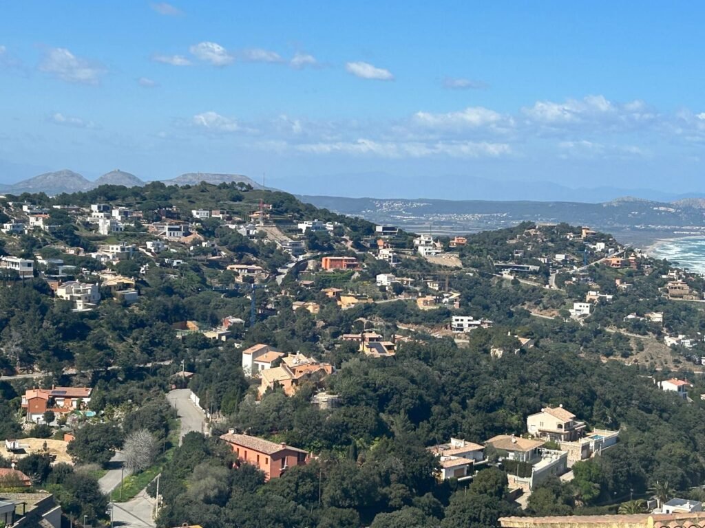 Parcel·les urbanitzades amb vistes i molt de sol a Begur