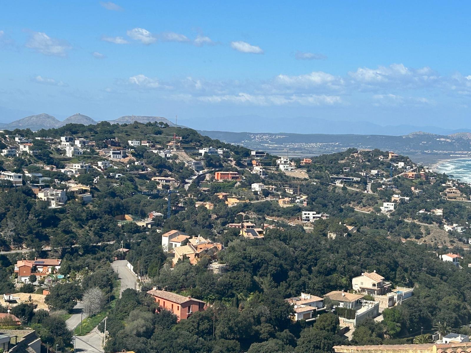 Parcel·les urbanitzades amb vistes i molt de sol a Begur