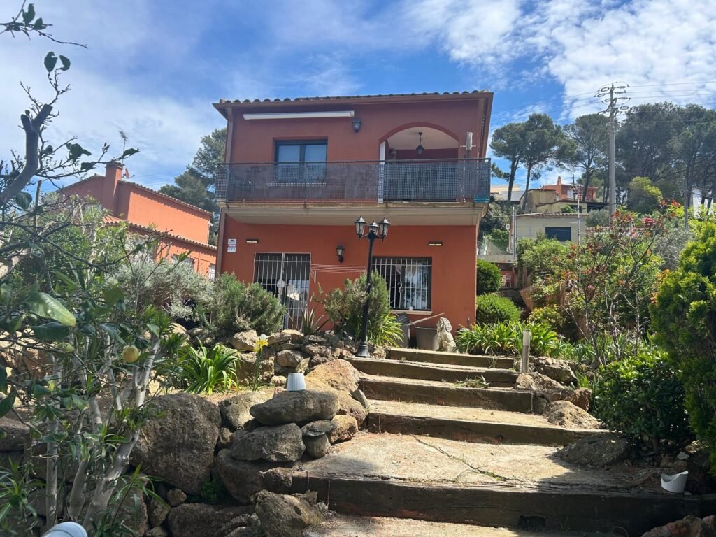 Casa en venda a Begur – Esclanyà, amb jardí, gran terrassa i màxima privacitat