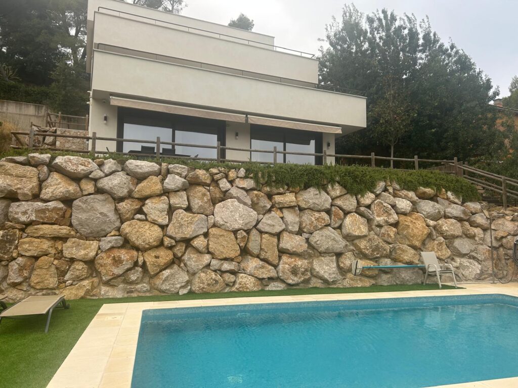 Casa unifamiliar en venda a Begur amb jardí, piscina privada, ascensor i vistes obertes a prop de Sa Riera